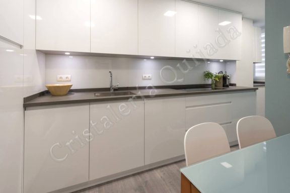 Cristal blanco en cocina