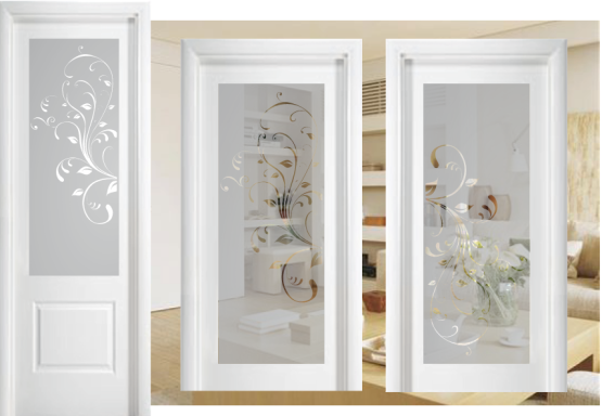 Cristales blanco mate y semi mate con serigrafía Puerta blanca decorativa con paneles de vidrio y diseño floral en ambiente interior.
