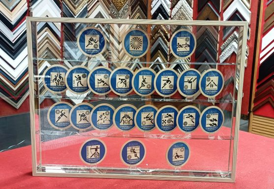 Expositor para posa-vasos originales. Objetos recuperables sin deterioro.