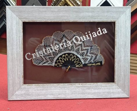 Abaniquera. Abanico decorativo enmarcado.